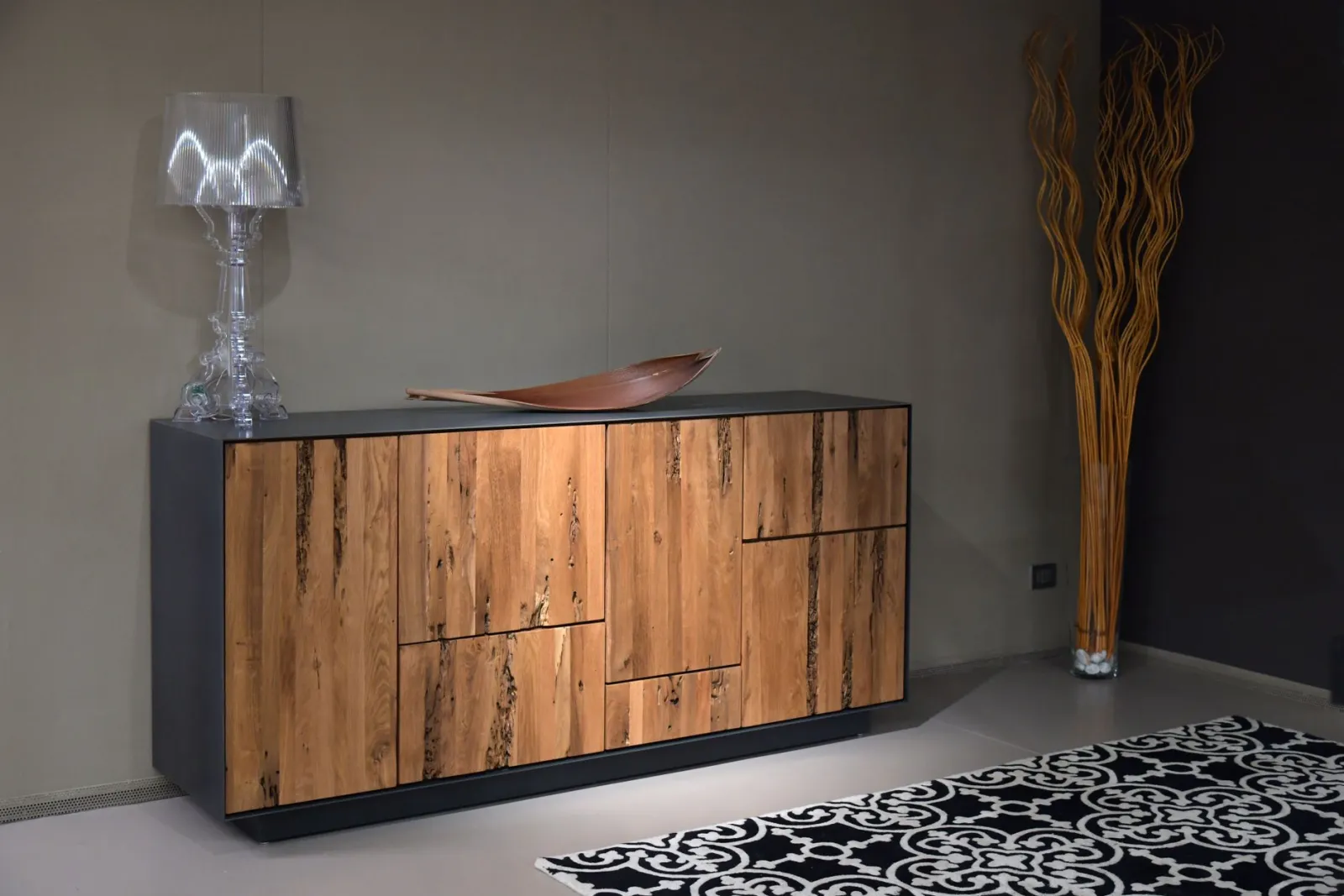 Modernes Lowboard im Wohnzimmer